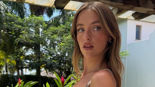 Alicia Moffet filme les retrouvailles de ses chiens et nous fait craquer!