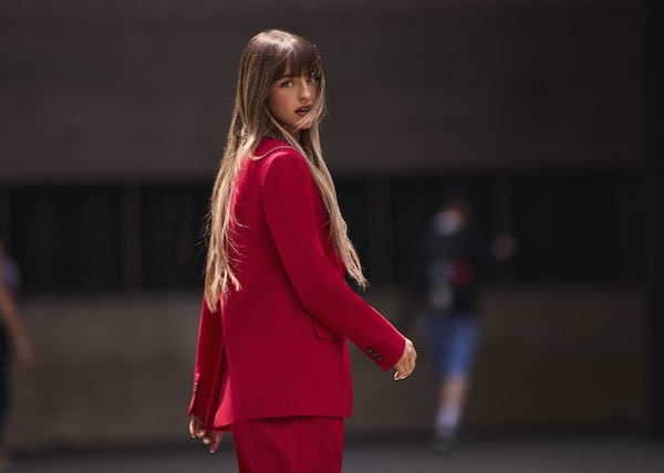 Alicia Moffet prend la pose pour RW&CO, il faut voir ces photos!