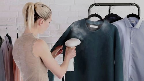 Les 4 meilleurs défroisseurs vapeur pour des vêtements sans faux plis