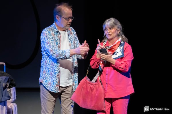 Guylaine Tremblay surprend Denis Bouchard avec leur «biographie à quatre mains»