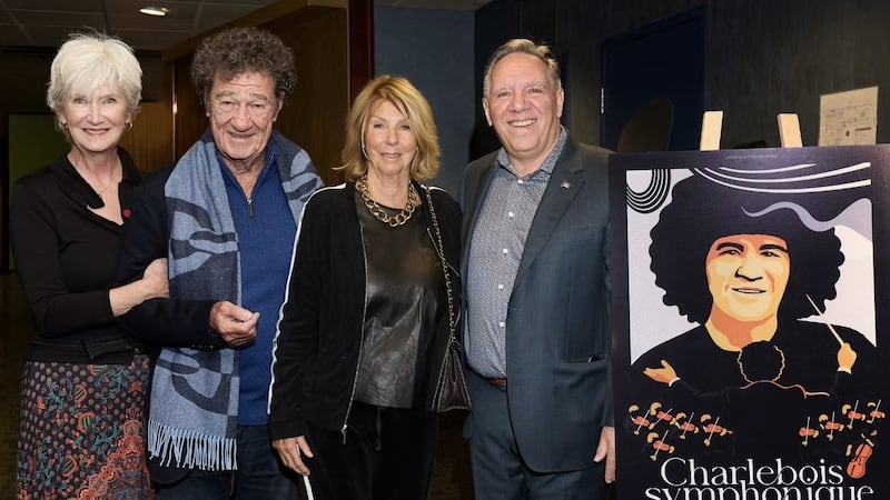 François Legault et sa femme s’offrent une sortie pour l’avant première de Robert Charlebois