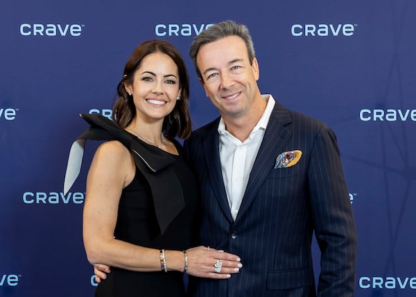 Isabelle Gauvin et Luc Poirier nous présentent leur fille sur le tapis rouge
