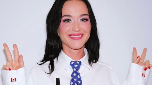 La chemise «I Am Not A Robot» de Katy Perry vient tout droit de Montréal
