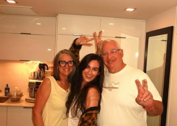 Première de Survivor: Kate a organisé un party avec son père célèbre