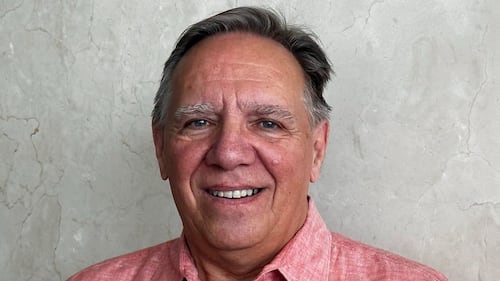 François Legault partage de rares photos avec ses deux grands garçons