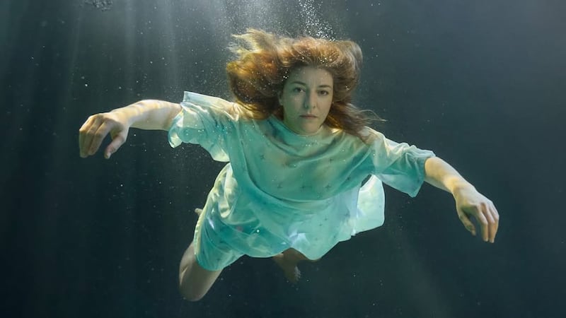 Anick Lemay: voyez l’émouvante bande-annonce de la série Le gouffre lumineux