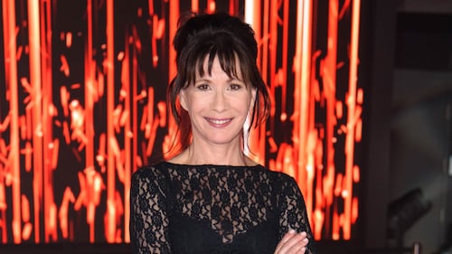 Sylvie Léonard pose avec ses petits-enfants au Festilumi, voyez les photos