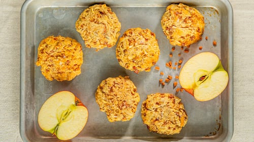 Biscuits aux pommes, granola et pépites de caramel