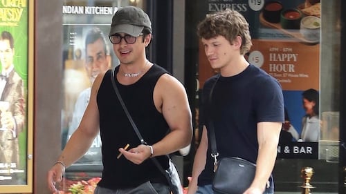 Les co-stars de Heated Rivalry aperçues ensemble dans les rues de Toronto