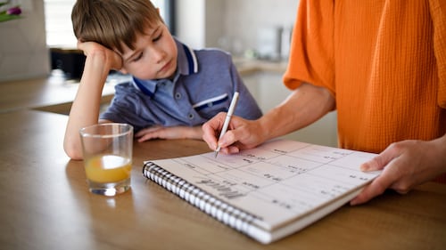 Organisation familiale: 10 habitudes qui simplifient vraiment le quotidien