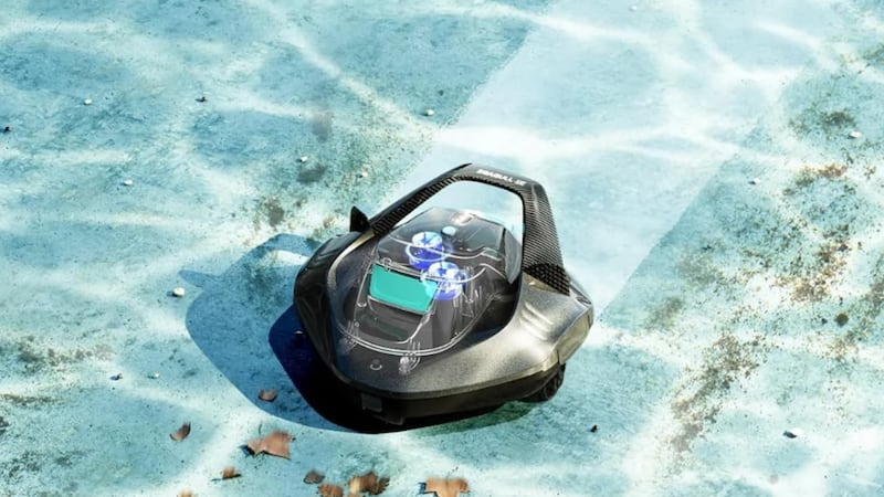 Simplifiez l’entretien de votre piscine avec ce populaire robot en rabais