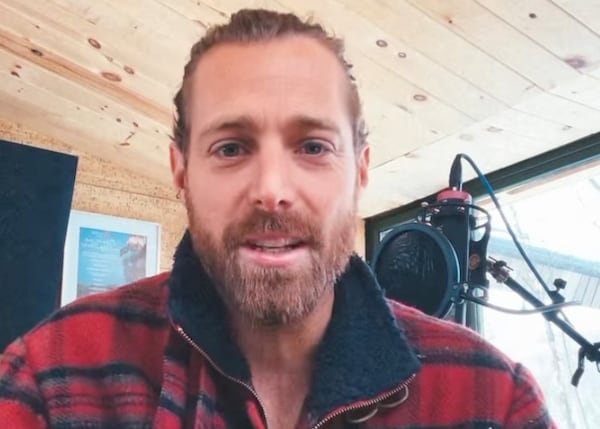 Jonathan Roy dévoile une rare photo avec son amoureuse