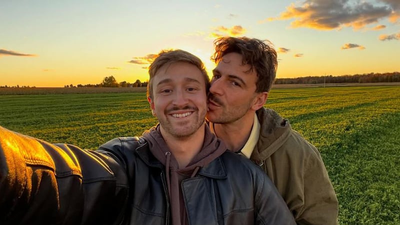 Jay de L’amour est dans le pré célèbre un an d’amour avec son nouveau chum