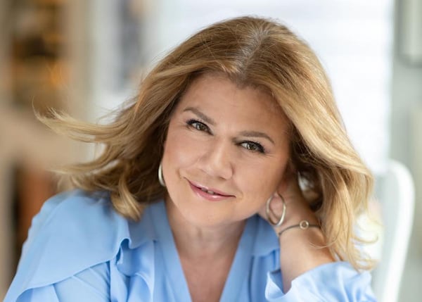 Marina Orsini déballe ENFIN son premier album, voyez sa réaction