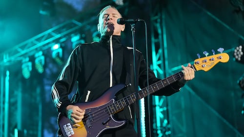 Bryan Adams s’en prend à Donald Trump dans une nouvelle chanson