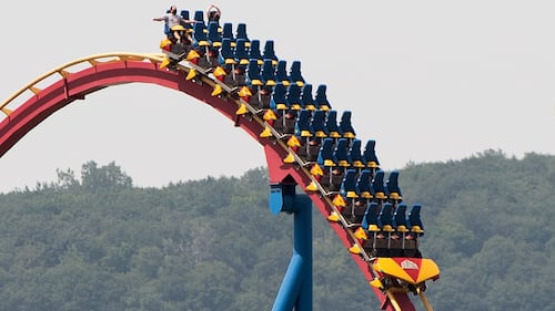 Après un décès tragique dans un parc d’attractions, la sécurité des manèges fait débat