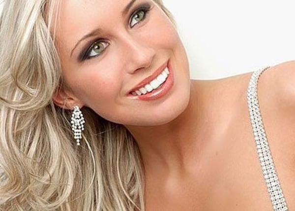 Alors qu'elle participait à Miss Univers, Maïka Desnoyers a rencontré Roch Voisine