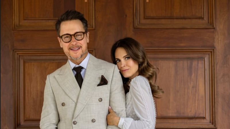 Julie Perreault vient-elle de partager une première photo de son mariage avec Stéphane Rousseau?
