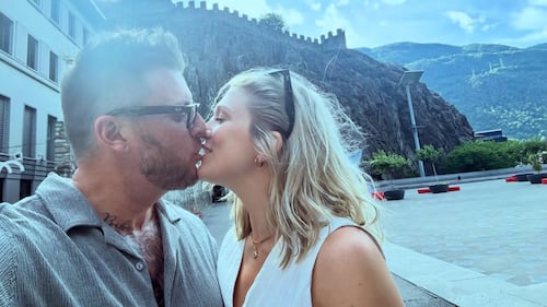 Mathieu Baron profite de la Suisse en compagnie de son amoureuse Brithany