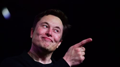 Elon Musk souffle ses 55 bougies… sur une fusée!