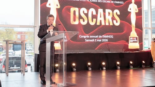 Manuel Hurtubise fait une rare apparition sur le tapis rouge avec son amoureuse