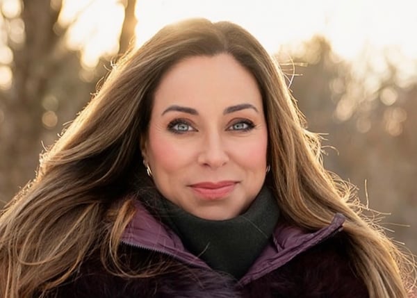 Anick Dumontet annonce qu'elle s'est fiancée à New York