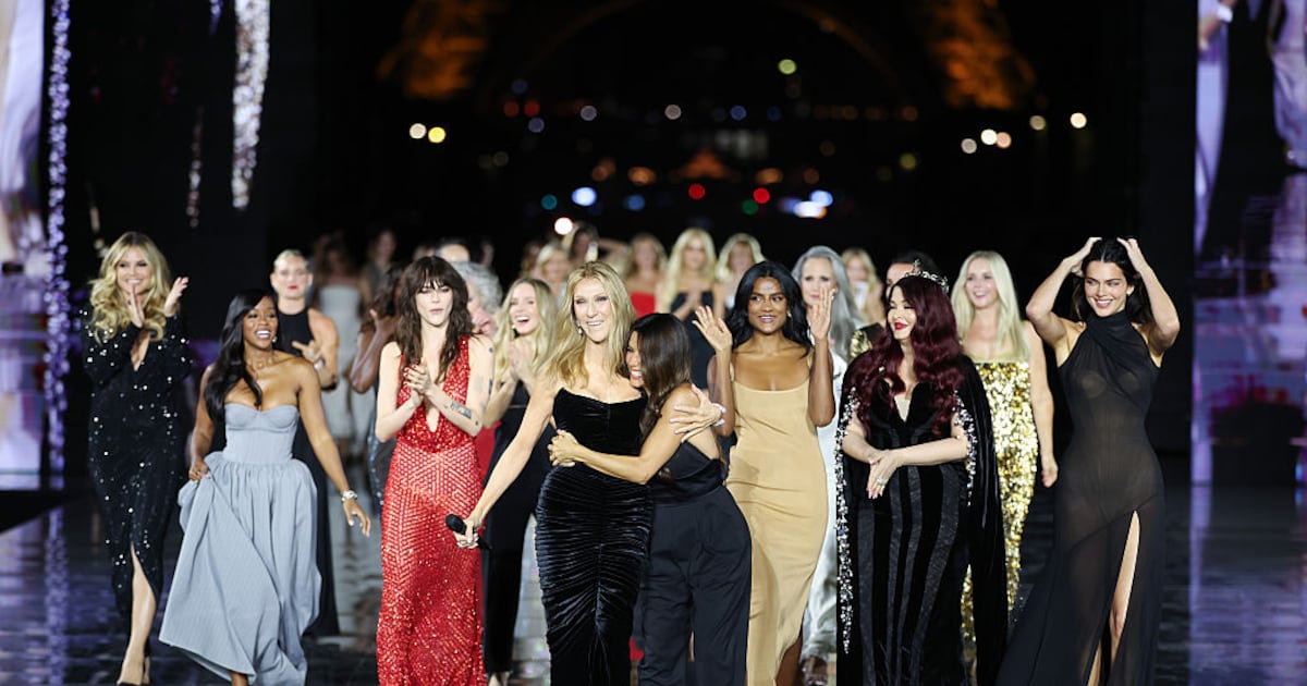 Photo: noovomoi.ca PARIS, FRANCE - SEPTEMBER 28: (EDITORIAL USE ONLY - For Non-Editorial use please seek approval from Fashion House) Heidi