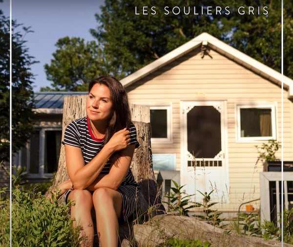 Gabrielle Destroismaisons: écoutez sa nouvelle chanson, Les souliers gris!