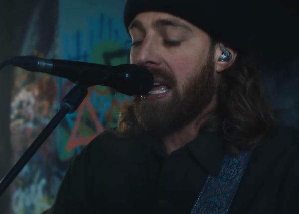 Jonathan Roy reprend la chanson de l'heure, écoutez un extrait