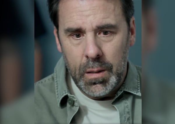 STAT: Voyez la réaction bouleversante de Daniel après la mort de Laurence Caron