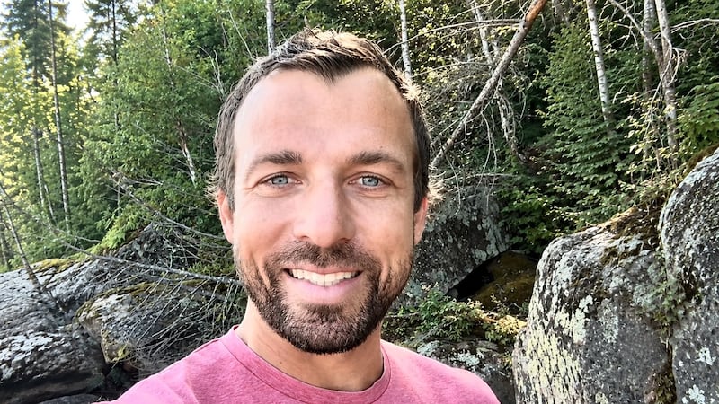 Le chien de Simon de Survivor lui a donné toute une frousse