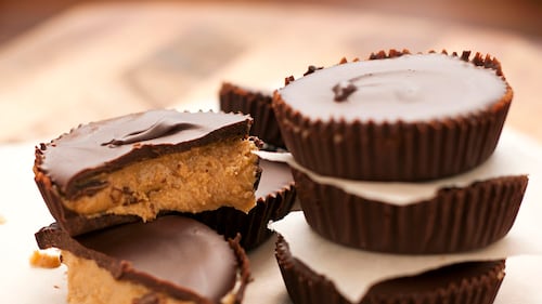 Coupes choco-arachides style Reese's maison
