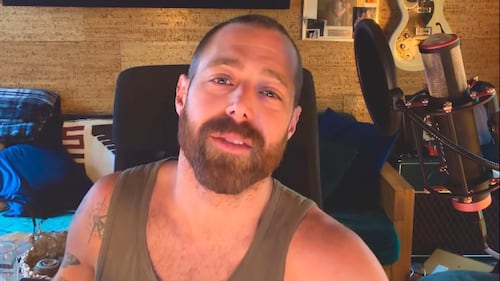 Jonathan Roy chante un succès de Mumford & Sons et nous donne des frissons!