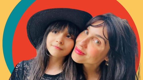 La fille de Bianca Gervais fait ses débuts à la télé et sa petite soeur la surprend