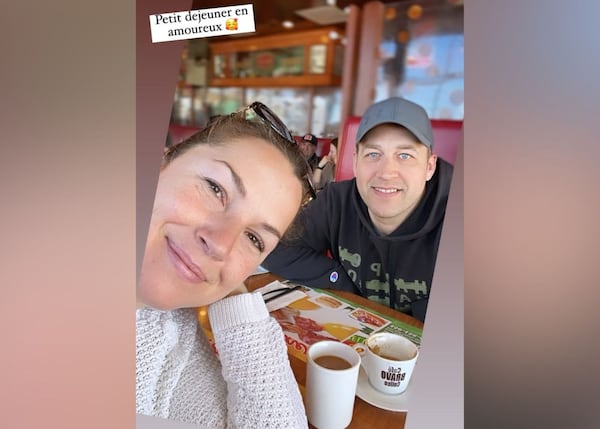 Gabrielle Destroismaisons profite des premiers jours du printemps avec son amoureux