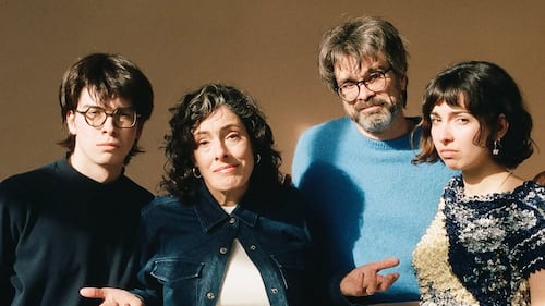 Il faut voir cette photo de François Archambault et Marie-Hélène Thibault avec leurs grands enfants