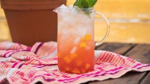 Sangria Sunrise au vin blanc et Aperol