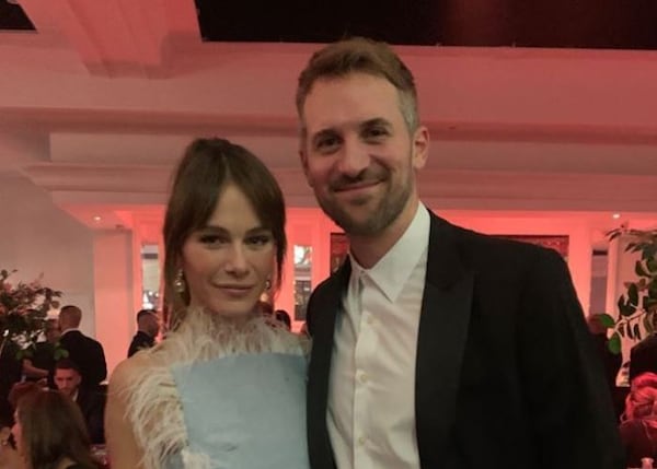 Maripier Morin et Jean-Philippe Perras montrent leur plus beau sourire en coulisses