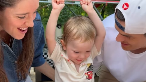 «Tu grandis trop VITE!!!»: Mikaël Kingsbury souligne les 2 ans de son fils Henrik