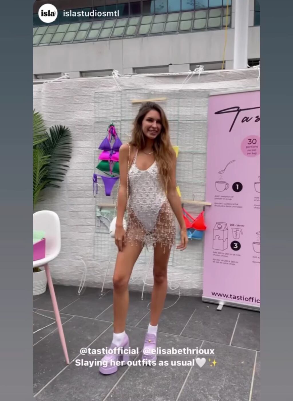 Ely Rioux Elisabeth Rioux sans pantalon avec des talons vertigineux au Festival ...