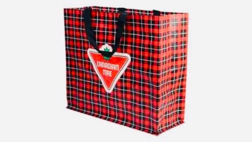 Voici pourquoi ce sac de Canadian Tire à moins de 2$ est devenu viral