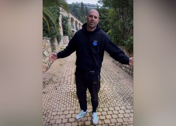 Étienne Boulay nous fait visiter sa villa de luxe à Nice