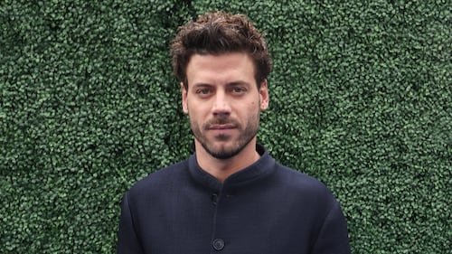 François Arnaud est élu «le plus sexy des Montréalais», voyez sa réaction!