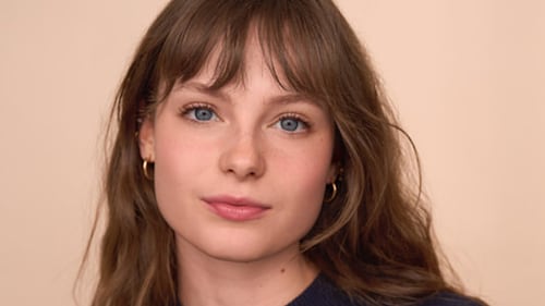 La fille de Martine Francke et André Robitaille jouera dans une nouvelle série très attendue