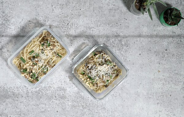 Pâtes aux champignons et noix de pins