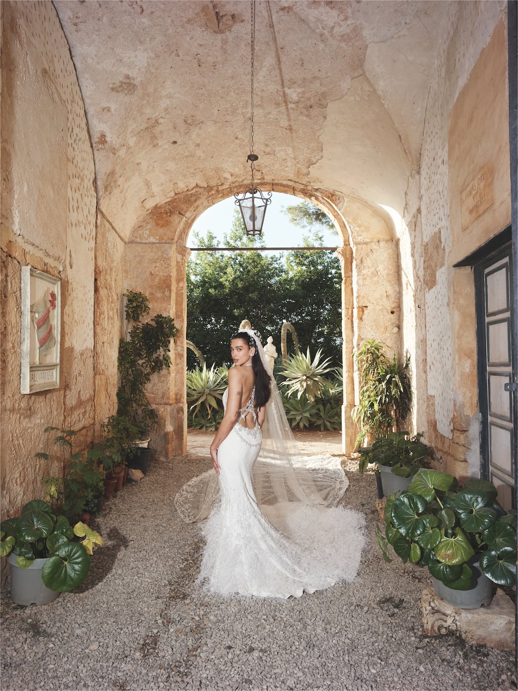Dua Lipa D voile Enfin Ses Magnifiques Photos De Mariage En Sicile dua-lipa-d-voile-enfin-ses-magnifiques-photos-de-mariage-en-sicile