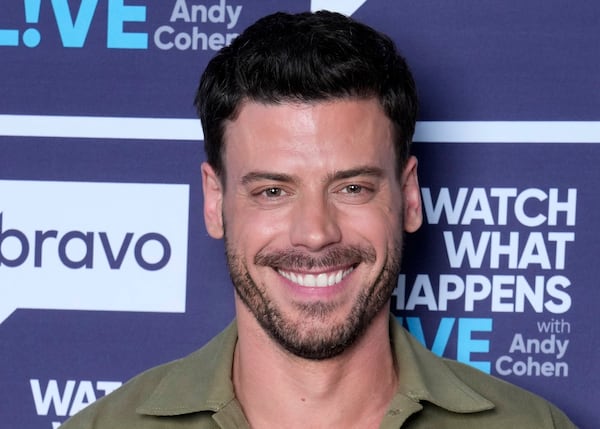 François Arnaud répond aux rumeurs concernant une adaptation de Heated Rivalry
