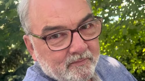Gildor Roy chantonne sous la direction de Marie-Lyne Joncas
