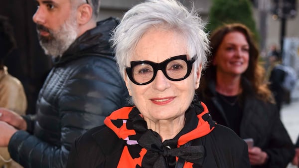 Louise Latraverse raconte sa spectaculaire débarque avec humour