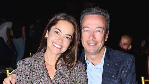 Luc Poirier offre du riz blanc à Isabelle Gauvin pour souligner son altruisme